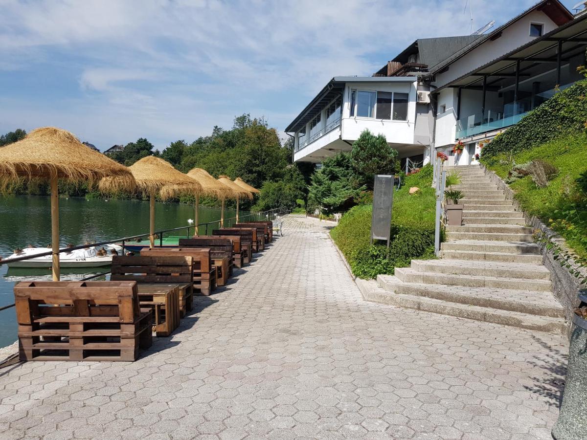 메드보데 Gostisce Jezero B&B 외부 사진