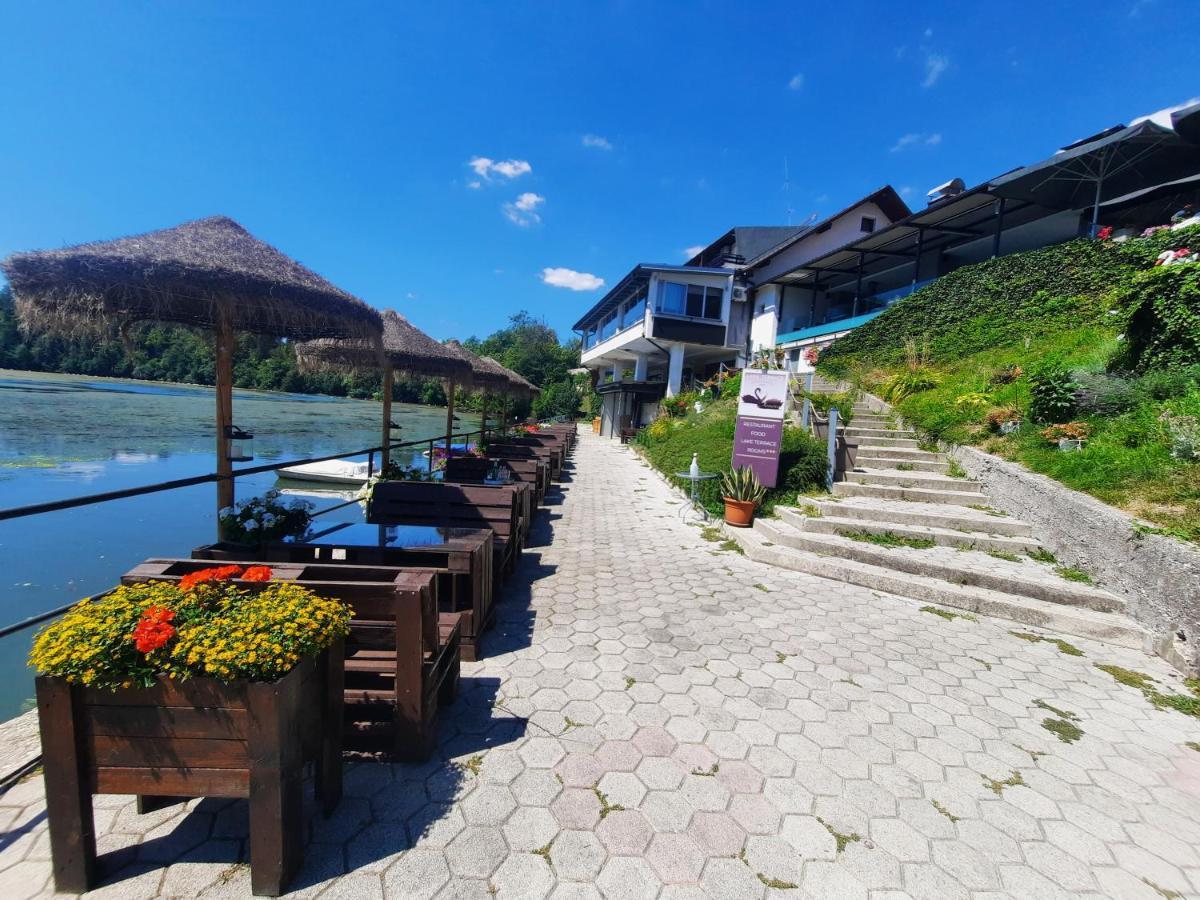 메드보데 Gostisce Jezero B&B 외부 사진